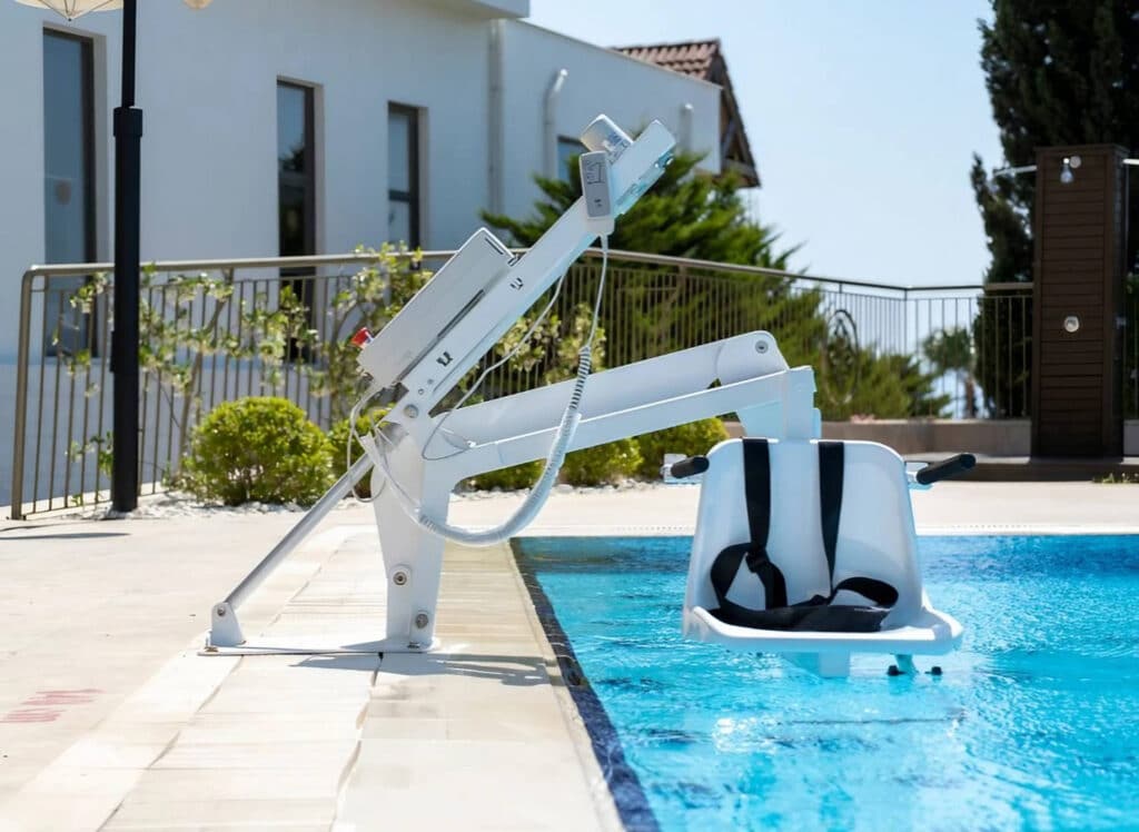innovations-et-avantages-de-l-l-vateur-pmr-pour-piscine